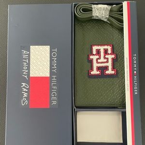 Tommy Hilfiger Leather card holder w/ shoulder straps